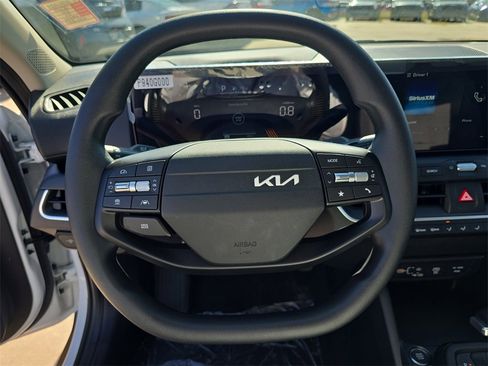New 2025 Kia K4 LXS image 31