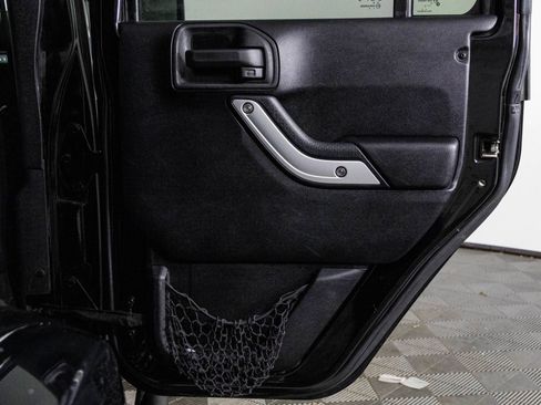 Used 2015 Jeep Wrangler Unlimited Sahara w/ Connectivity Group image 34