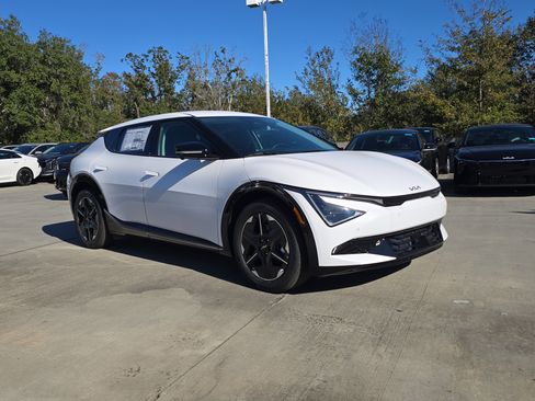 New 2025 Kia EV6 Wind image 2