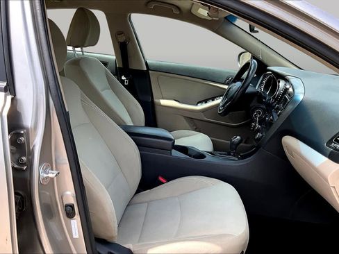 Used 2012 Kia Optima LX FWD image 9