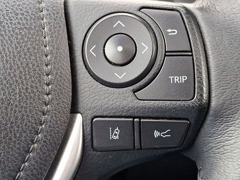 Used 2018 Toyota Corolla SE image 23