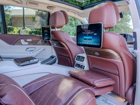 Used 2026 Mercedes-Benz Maybach GLS 600 4MATIC image 26