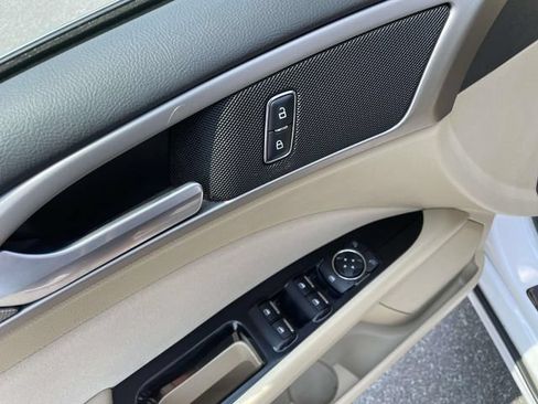 Used 2016 Ford Fusion SE FWD image 22