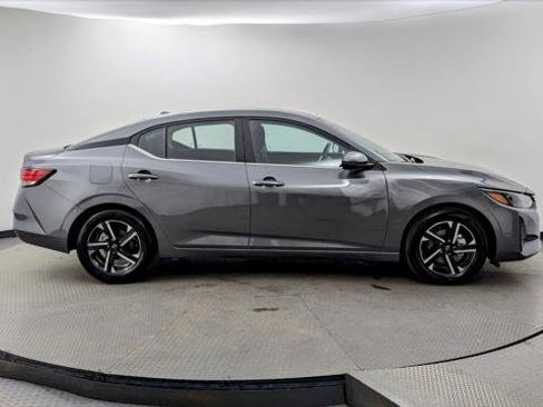 Used 2025 Nissan Sentra SV image 9