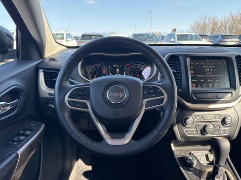 Used 2017 Jeep Cherokee Latitude w/ Cold Weather Group image 14