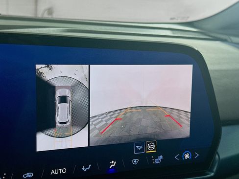 Used 2025 Chevrolet Equinox EV LT w/ Convenience Package image 23