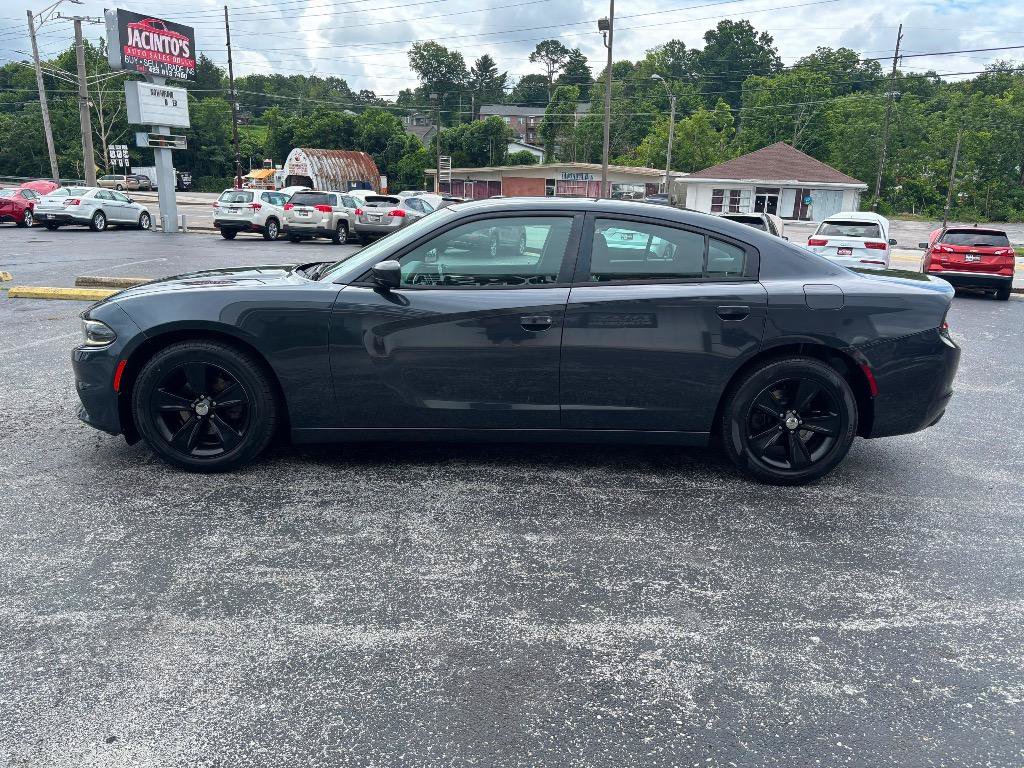 Used 2016 Dodge Charger SXT w/ Navigation & Travel Group RWD image 2