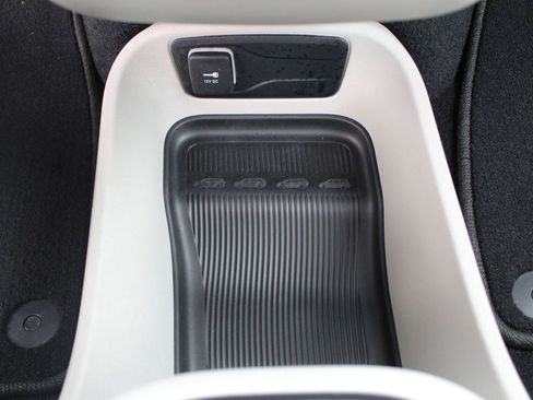 Used 2023 Chrysler Pacifica Touring-L image 26