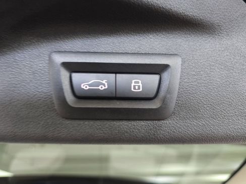 Used 2025 BMW X7 xDrive40i w/ Premium Package image 31