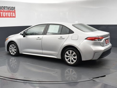 Used 2024 Toyota Corolla LE FWD image 2