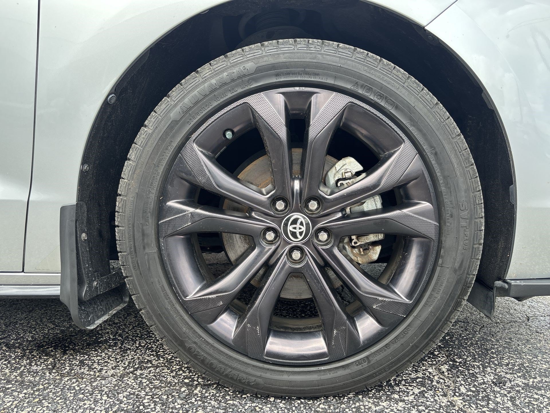 Used 2022 Toyota Sienna XSE FWD image 18