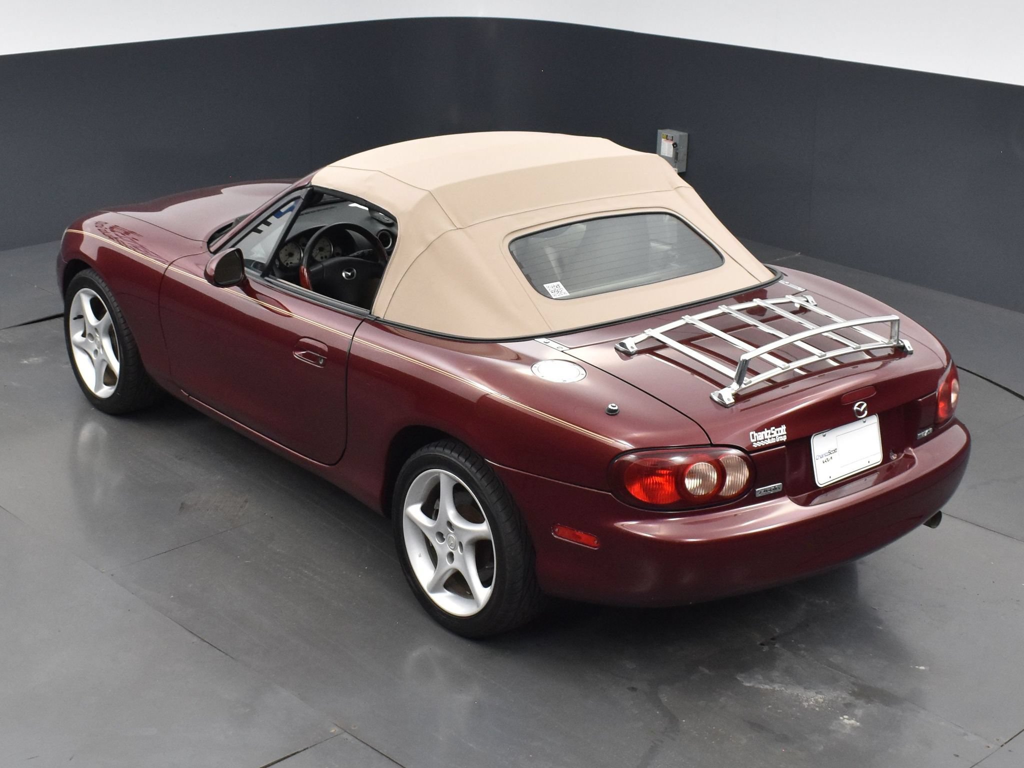 Used 2003 MAZDA MX-5 Miata RWD image 12