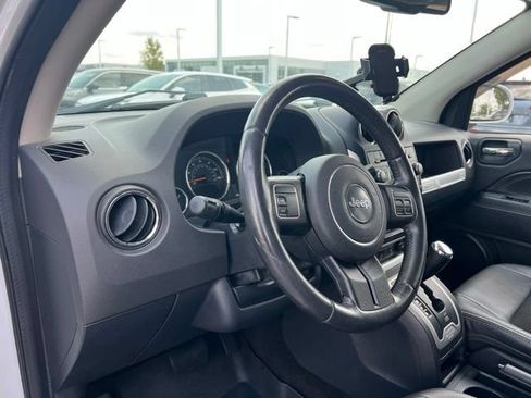 Used 2014 Jeep Compass Latitude w/ Sun/Sound Group AWD/4WD image 9