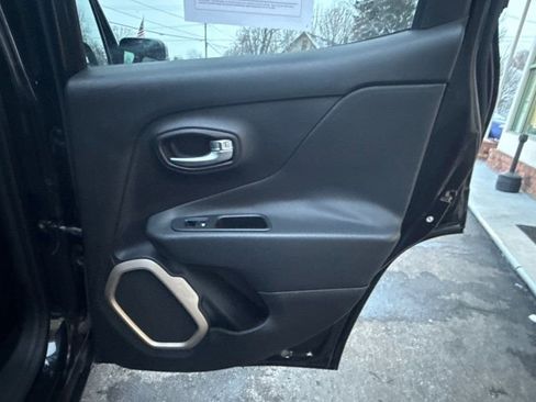 Used 2015 Jeep Renegade Limited image 17