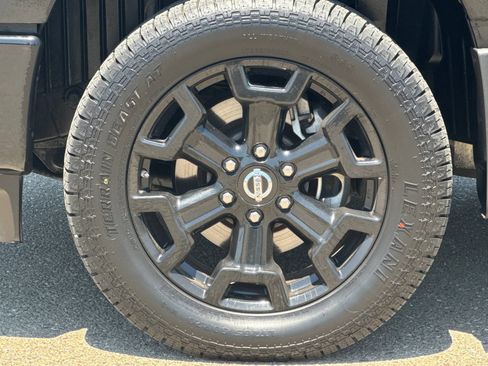 Used 2018 Nissan Titan SV w/ SV Convenience Package AWD/4WD image 35