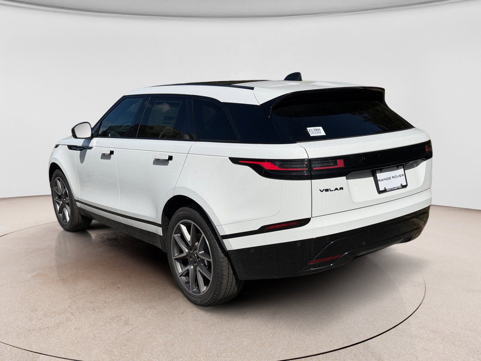 New 2026 Land Rover Range Rover Velar Dynamic SE AWD/4WD image 3