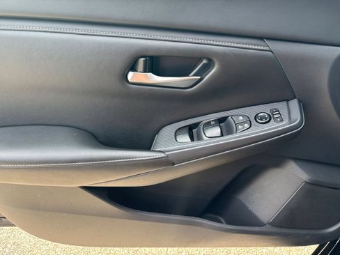 Used 2025 Nissan Sentra SV FWD image 15
