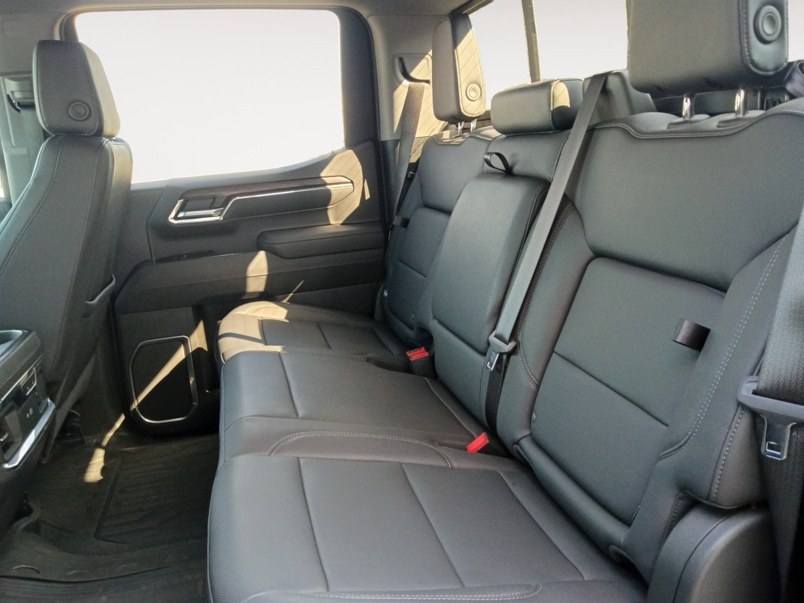 Used 2026 GMC Sierra 1500 SLT AWD/4WD image 14