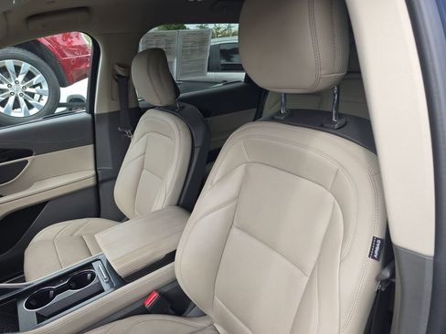 Used 2024 Lincoln Nautilus Premier image 19