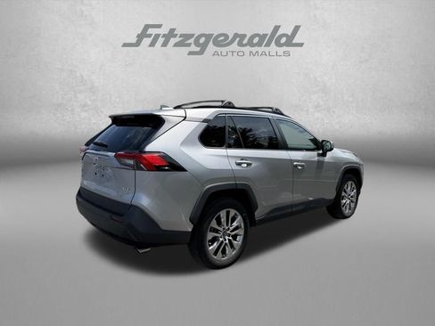 Used 2020 Toyota RAV4 XLE Premium AWD/4WD image 8