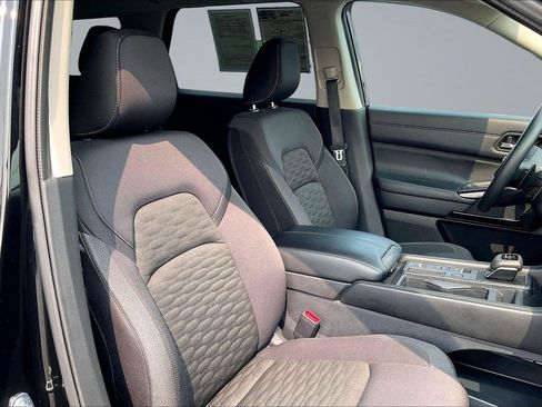 Certified 2025 Nissan Pathfinder S FWD image 8