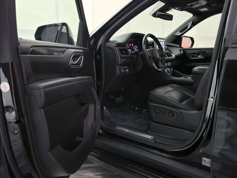 Used 2021 Chevrolet Suburban RST AWD/4WD image 17