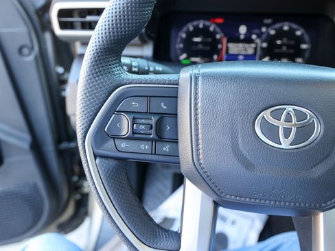 Certified 2025 Toyota Tacoma Limited AWD/4WD image 20