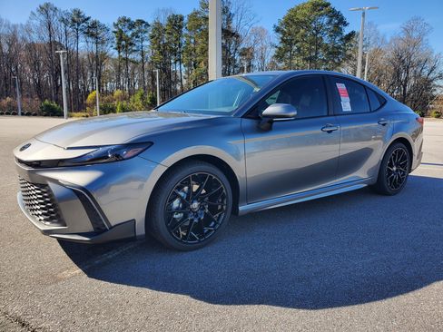 New 2026 Toyota Camry SE image 3