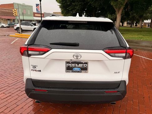 Used 2019 Toyota RAV4 XLE w/ Convenience Package FWD image 7