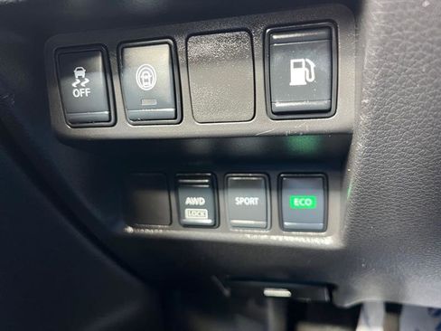 Used 2020 Nissan Rogue S image 18