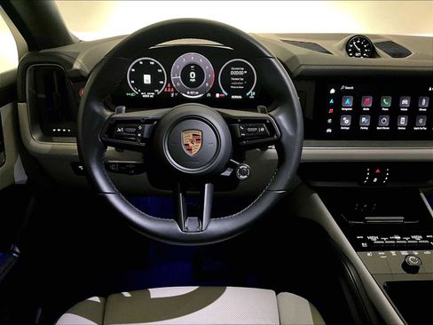 Used 2025 Porsche Cayenne Coupe image 16