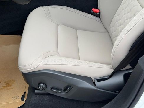 New 2026 Volvo XC90 B6 Plus w/ Protection Package Premier image 17