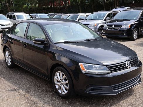 Used 2011 Volkswagen Jetta SE FWD image 1