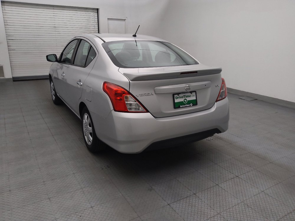 Used 2018 Nissan Versa SV FWD image 5