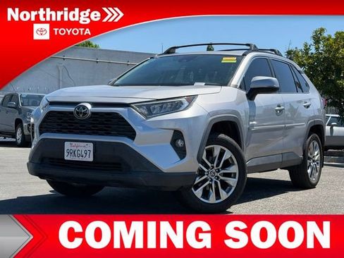 Used 2021 Toyota RAV4 XLE Premium w/ Carpet Mat Package (TMS) FWD image 2