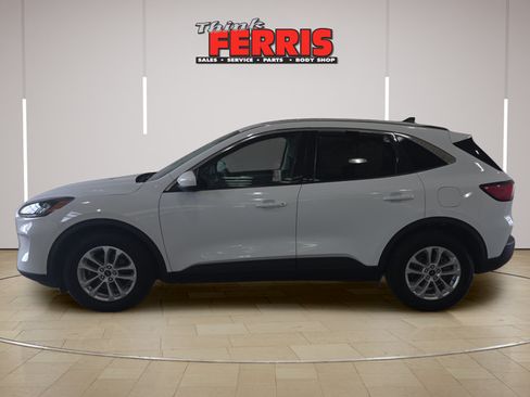 Used 2021 Ford Escape SE FWD image 2