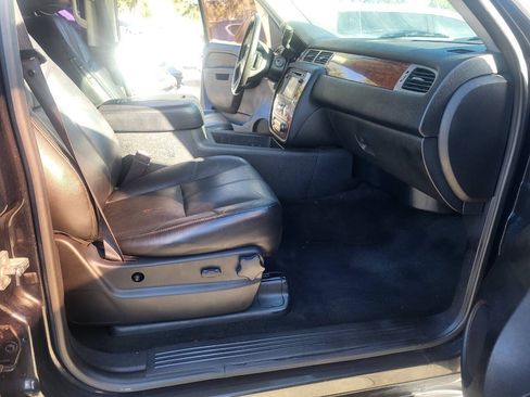 Used 2012 Chevrolet Suburban LT RWD image 7