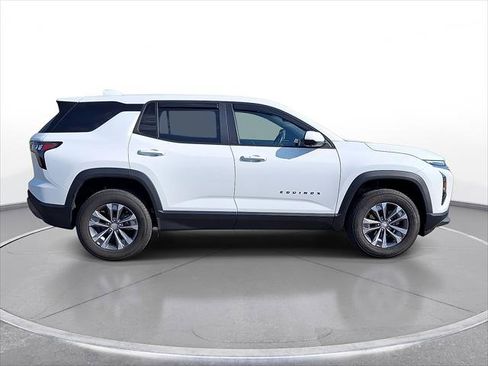 Used 2025 Chevrolet Equinox LT w/ Safety and Technology Package image 9