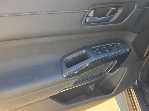 Used 2024 Nissan Pathfinder SV FWD image 18