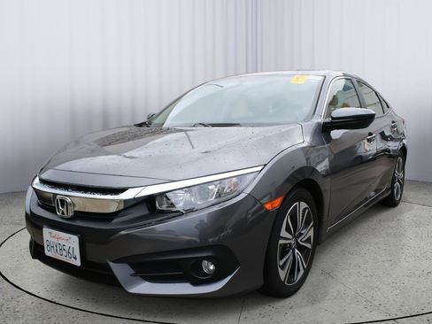 Used 2018 Honda Civic EX-T image 3