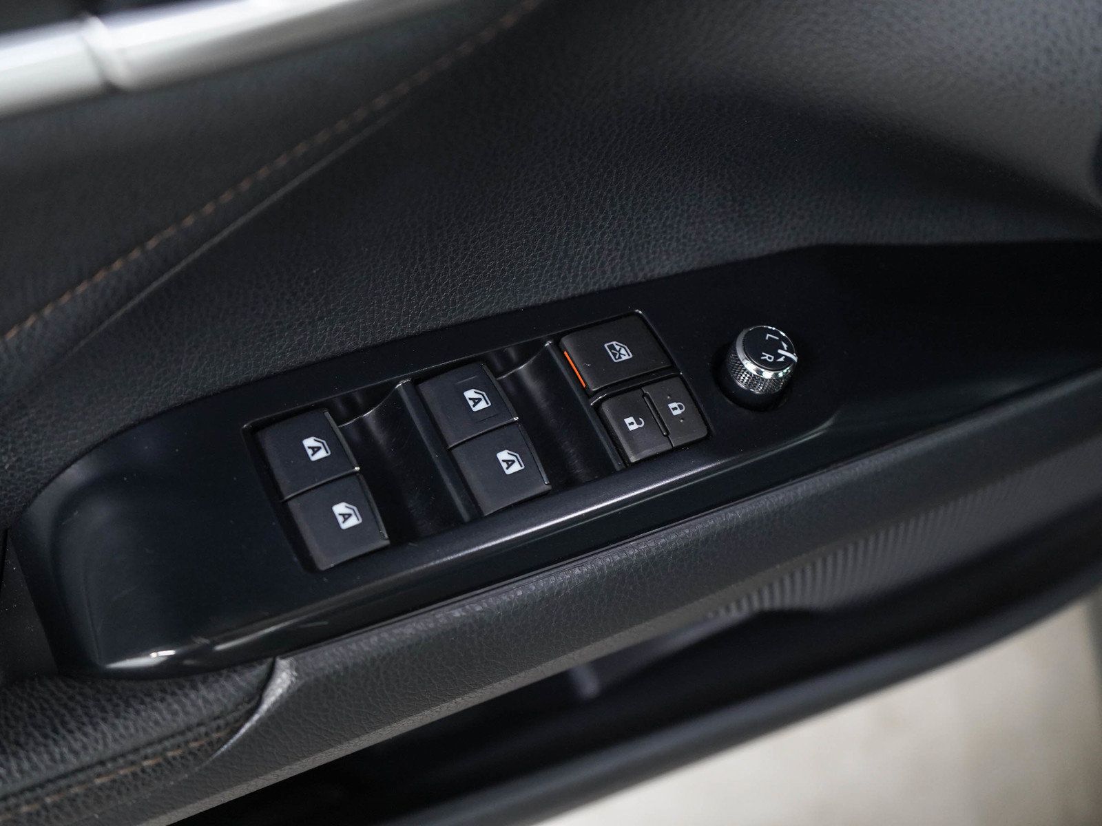 Used 2018 Toyota Camry XLE FWD image 18