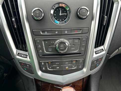 Used 2011 Cadillac SRX Luxury image 16