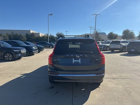 Certified 2023 Volvo XC90 B6 Ultimate w/ Protection Package Premier image 6