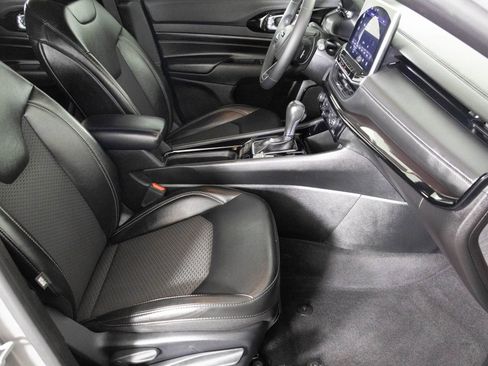 Used 2023 Jeep Compass Altitude image 40