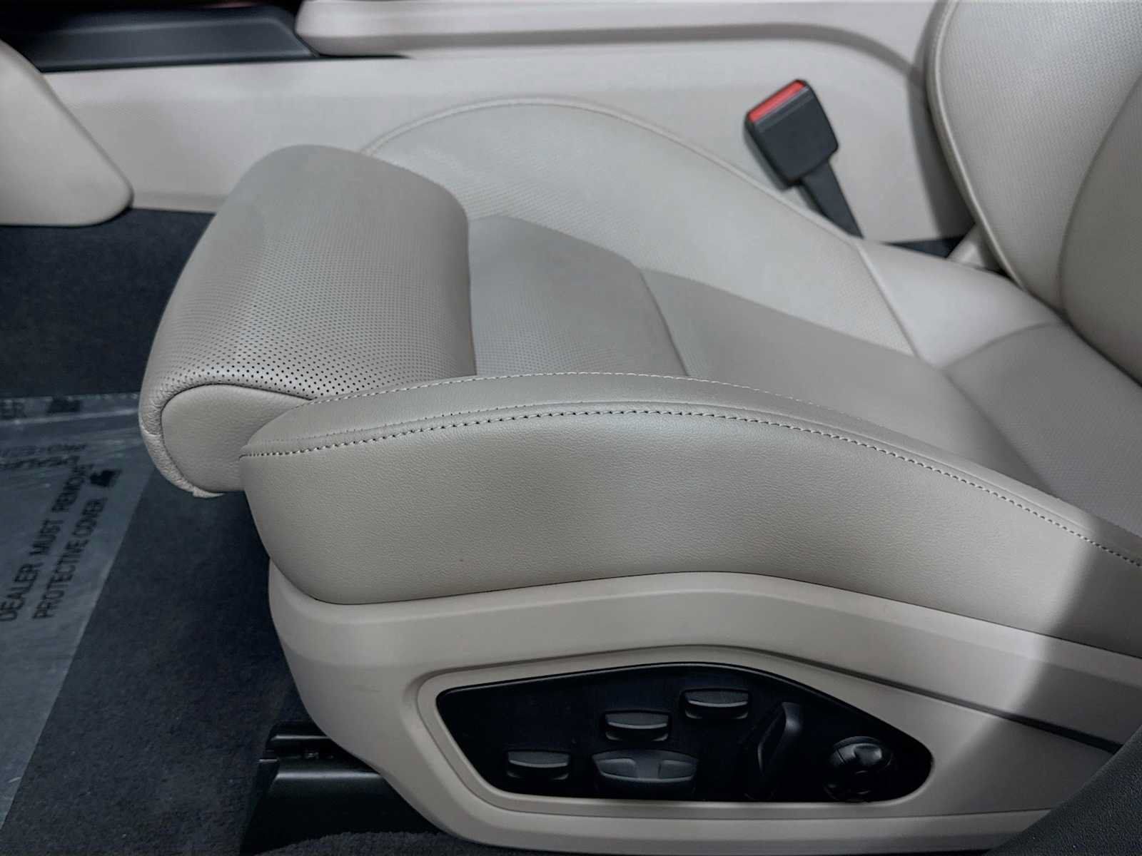 Used 2025 Porsche Taycan RWD image 12