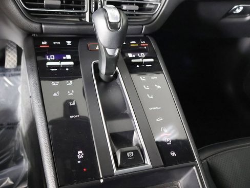 Used 2022 Porsche Macan image 47
