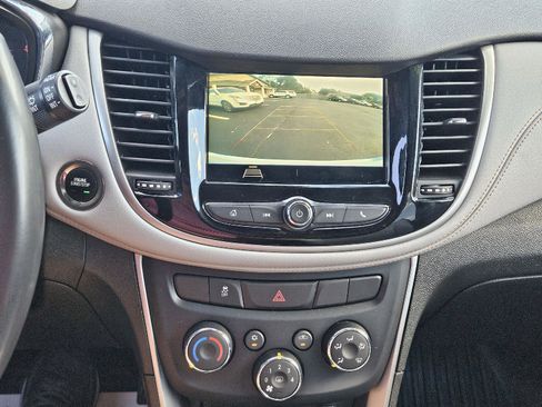 Used 2019 Chevrolet Trax LT w/ Driver Confidence Package FWD image 8