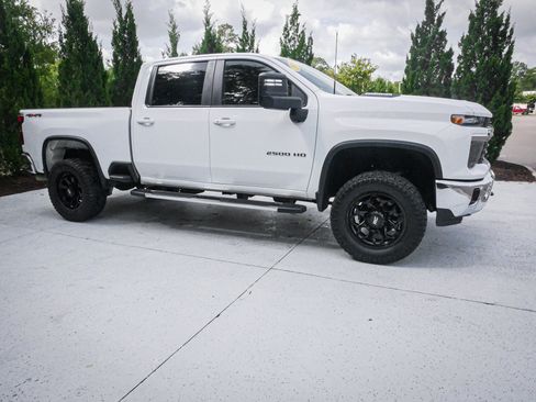 Used 2025 Chevrolet Silverado 2500 LT w/ Convenience Package AWD/4WD image 11