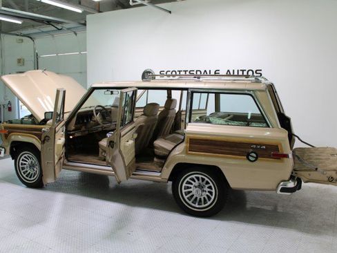 Used 1989 Jeep Grand Wagoneer image 17