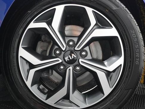 Used 2021 Kia Forte LXS FWD image 3